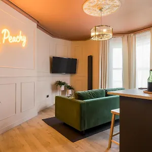 https://stunning-getaway-close-to-beach-with-free-parking.tophotelsbath.com